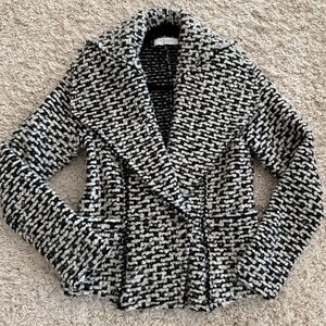Lola&Sophie Woven Blazer with snap closure